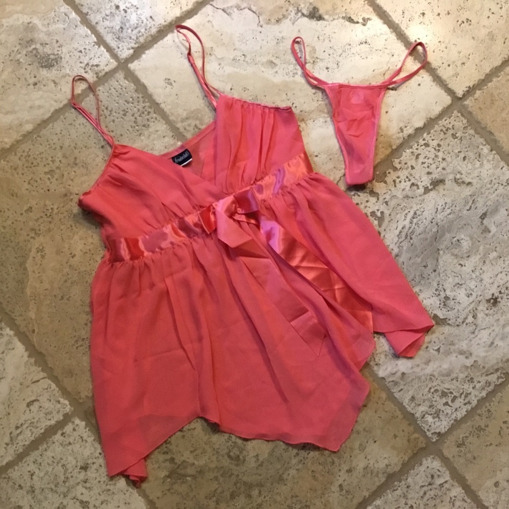 NWOT FREDERICKS OF HOLLYWOOD sheer babydoll coral chemise L